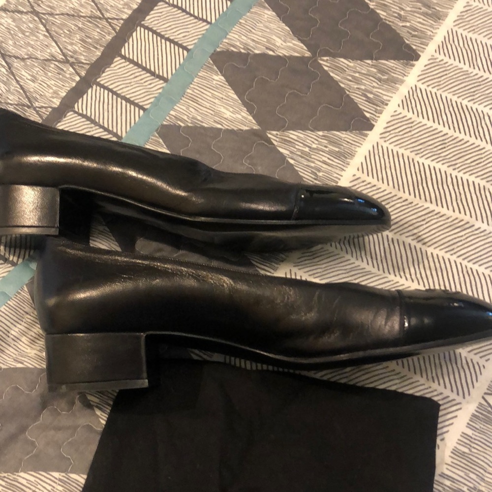 CHANEL patent leather cap toe pumps - Picture 4 of 7
